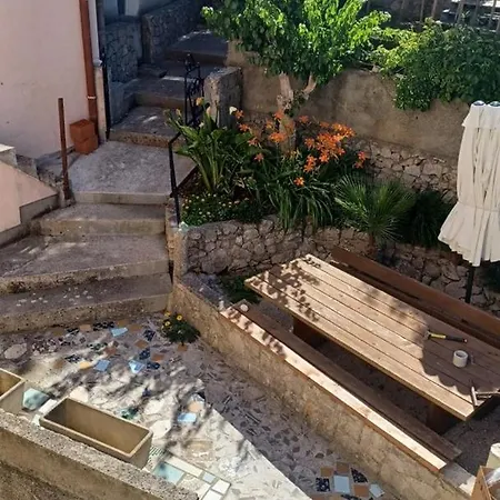 Guest house Rovenska 3*